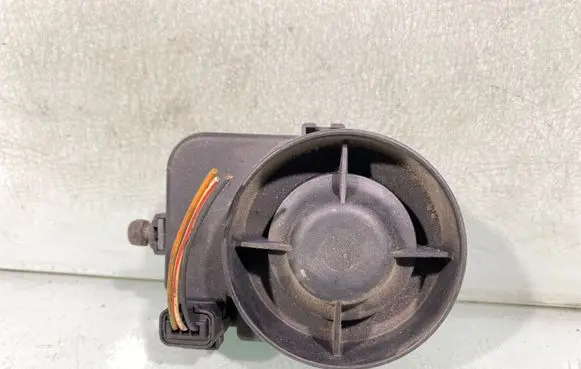 Volvo V50 Alarm system siren 8696043