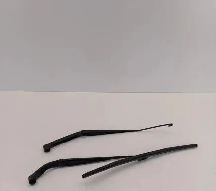 Nissan Leaf II (ZE1) Front wiper blade arm