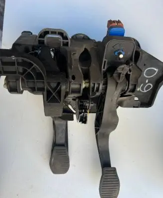 Opel Combo D Pedal assembly 0520272680E A06160922 NN147014