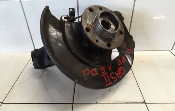Nissan Qashqai Front wheel hub spindle knuckle