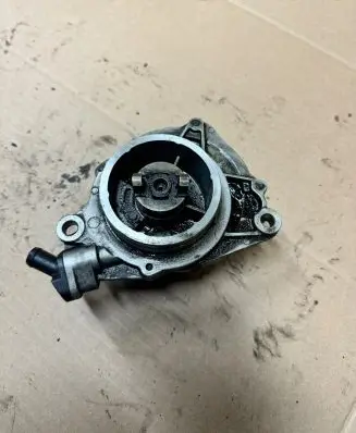 BMW 5 E39 Vacuum pump 72832710C 03T1430474