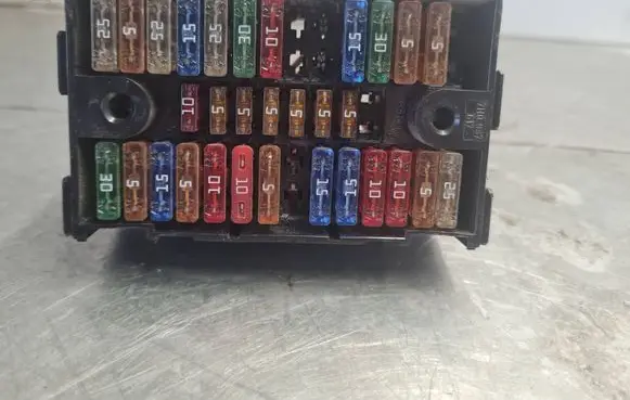 Volkswagen Transporter - Caravelle T5 Fuse module 7H0937617