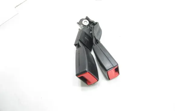 Volkswagen Jetta VI Middle seatbelt buckle (rear) 5C6857739