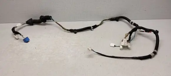 Toyota Verso Front door wiring loom 821510F070
