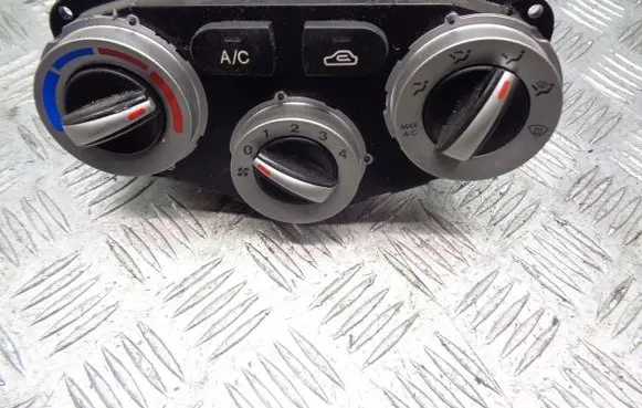 Hyundai Accent Interior fan control switch 