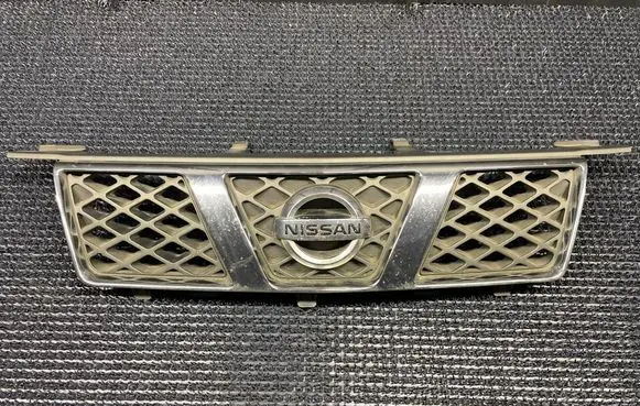 Nissan X-Trail T30 Front bumper upper radiator grill 62310 E0303
