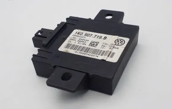 Audi A3 S3 8P Alarm control unit/module 1K0907719B 28002223