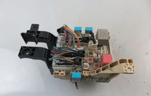 Toyota Urban Cruiser (XP110) Central body control module 8273052J00
