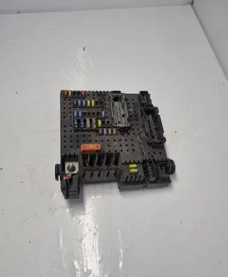 Volvo V70 Fuse module 30728512 05W264 28017881
