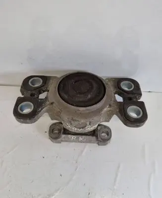 Volvo S80 Engine mount bracket 6G927M121NC 04072006