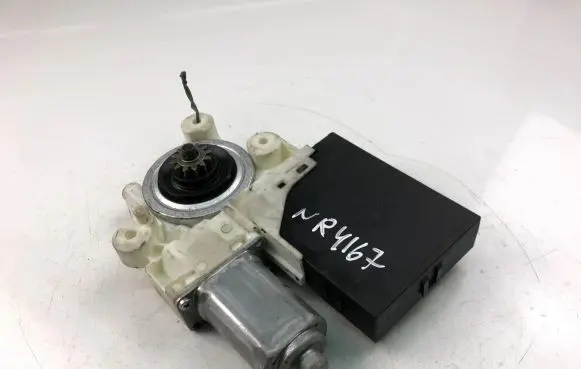 Ford C-MAX I Front door window regulator motor 992746100