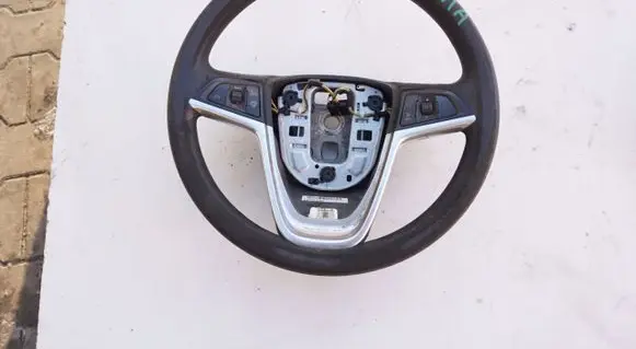 Opel Zafira C Steering wheel