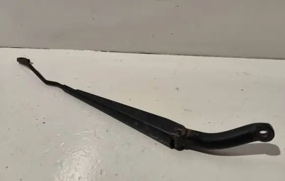 Volvo V70 Front wiper blade arm 8624243
