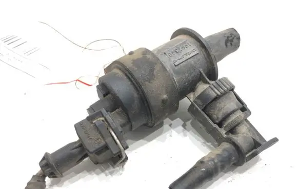 Volvo S60 Fuel pressure regulator 31104896