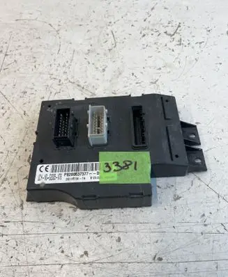 Renault Master II Fuse module 281187367A P8200637377 BV303C