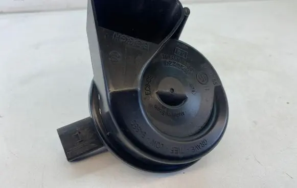 Audi A6 S6 C6 4F Horn signal 4F0951221A