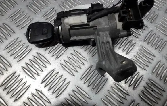 Toyota Corolla E120 E130 Ignition lock 45020024 45020-02-4