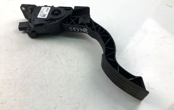 Volvo V40 Accelerator throttle pedal 31280595