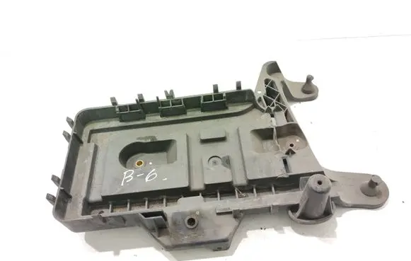 Volkswagen PASSAT B6 Battery tray 1K0915333C
