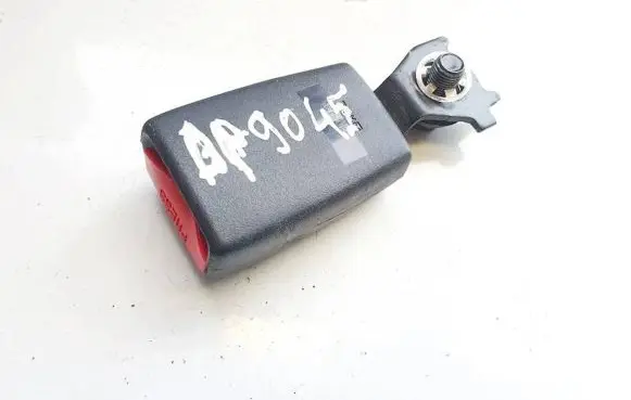 Mitsubishi Grandis Rear seatbelt buckle g3656 t6902