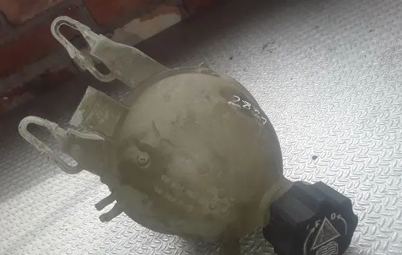 Coolant expansion tank/reservoir