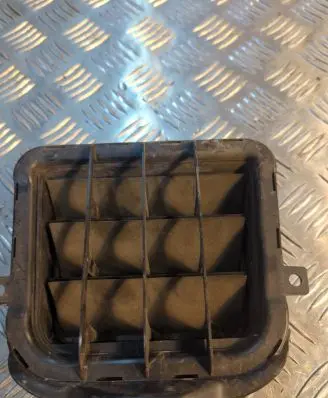 Audi A5 8T 8F Quarter panel pressure vent 8K0819181B