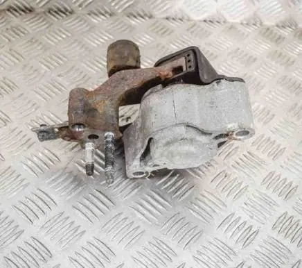 Toyota Prius (XW20) Engine mount bracket