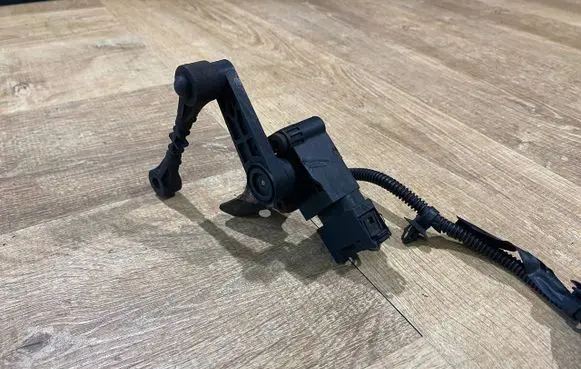 Headlight/headlamp level sensor