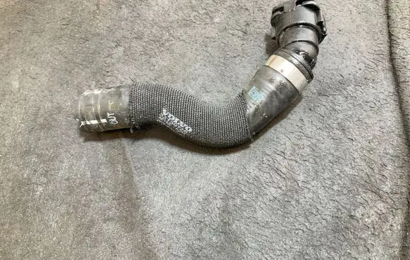 Volvo XC40 Engine coolant pipe/hose 32138726