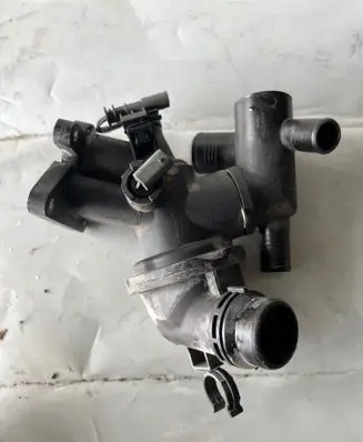 Land Rover Discovery Sport Thermostat/thermostat housing 