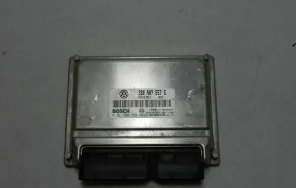 Volkswagen PASSAT B5 Engine control unit/module 3B0907557S 0261208536