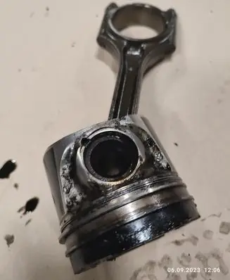 Volvo S80 Piston with connecting rod