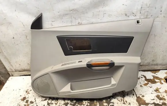 Cadillac CTS Front door card panel trim