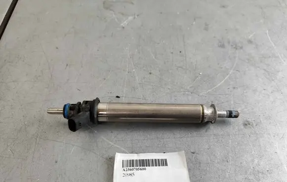 Mercedes-Benz CLA C118 X118 Fuel injector A2560705600