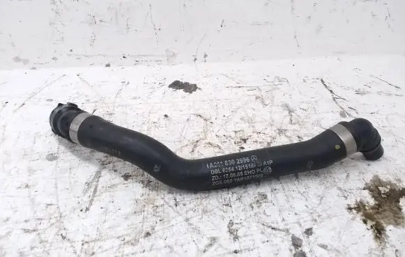 Mercedes-Benz CLS C219 Engine coolant pipe/hose A2118302996