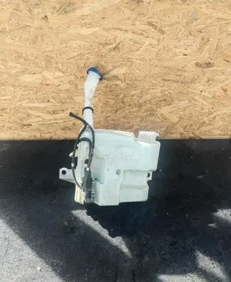 Ford Focus Windshield washer fluid reservoir/tank BV6117B613AC