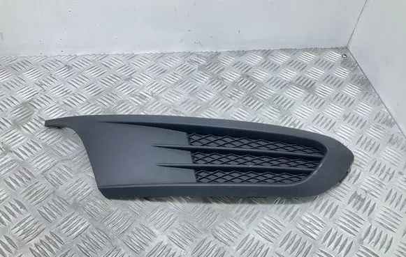Volkswagen Jetta VI Front bumper lower grill 5C6853666