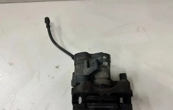 Volkswagen Jetta VI Rear brake caliper 21TCTR7HBK00QN