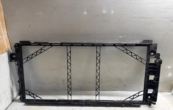 Volvo XC40 Radiator mount bracket 31356793