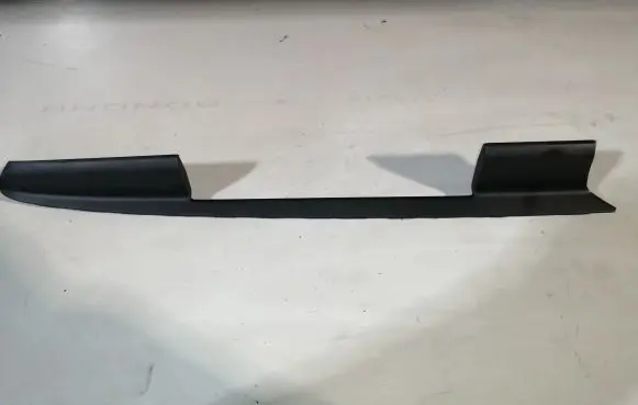 Dashboard glove box trim