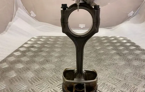 Piston with connecting rod