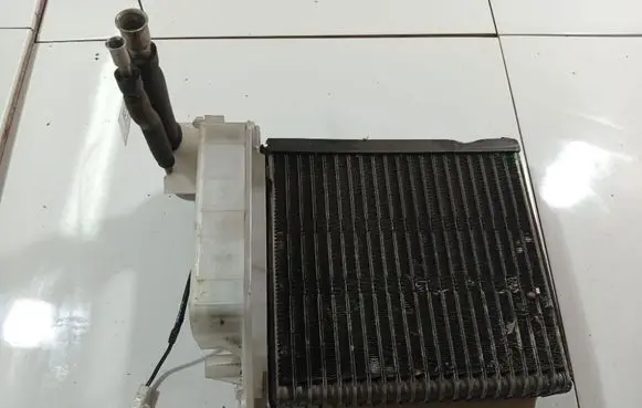 Toyota Corolla Verso E121 A/C cooling radiator (condenser) 08D09A694