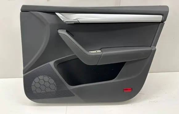 Skoda Octavia Mk3 (5E) Front door card panel trim