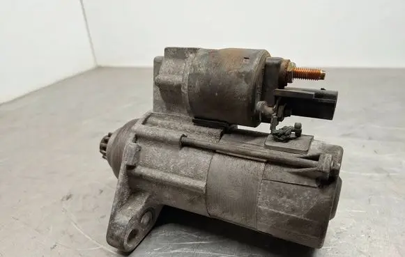 Volkswagen Golf VI Starter motor 02Z911023P