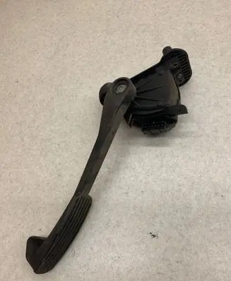Volvo S60 Accelerator throttle pedal 6PV00853713 30683514