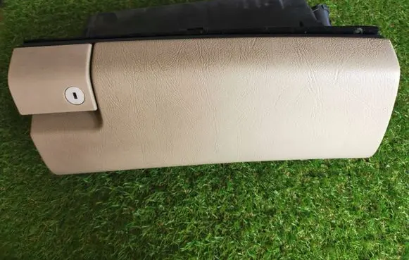Mercedes-Benz E W210 Glove box 1600689017V 469701