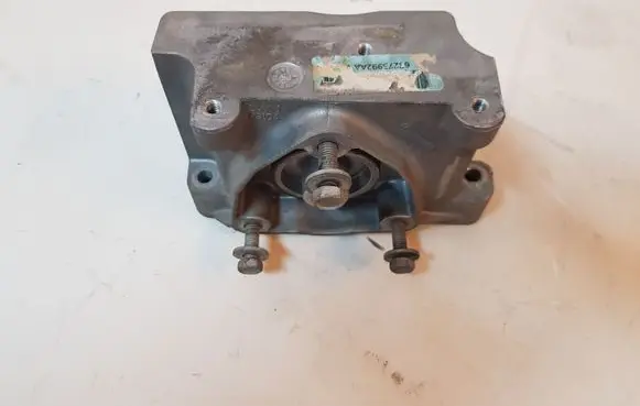 Gearbox mounting bracket