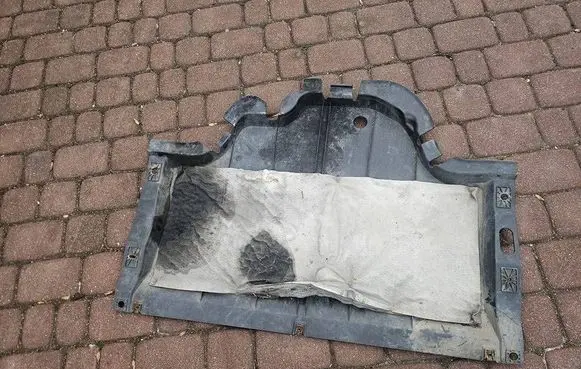 Opel Vivaro Engine splash shield/under tray 758901007R 93868438