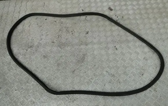 Porsche Macan (95B) Rubber seal sliding door (on door)