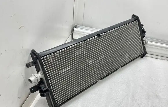 Tesla Model 3 Coolant radiator 107708200B A0F18271L501570 HW9934001